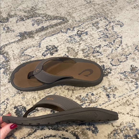 Men’s OluKai Brown Flip Flops Size 8 - Like New